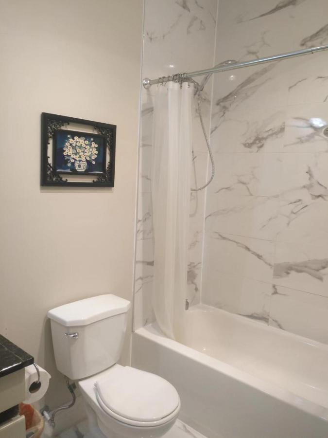 Lakeside Private Suite-Queen Bed Room Tottenham エクステリア 写真