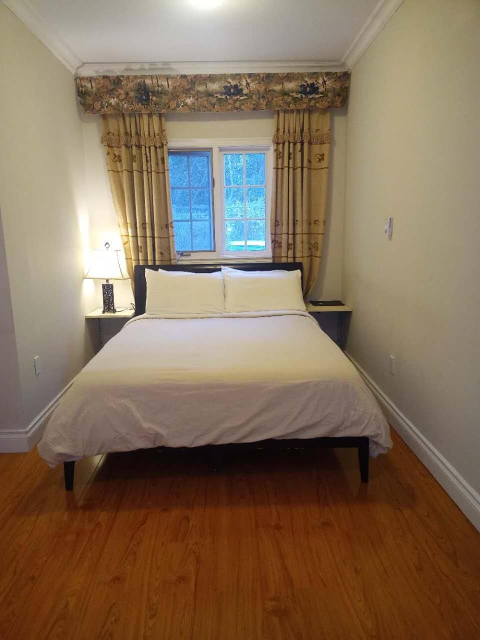 Lakeside Private Suite-Queen Bed Room Tottenham エクステリア 写真